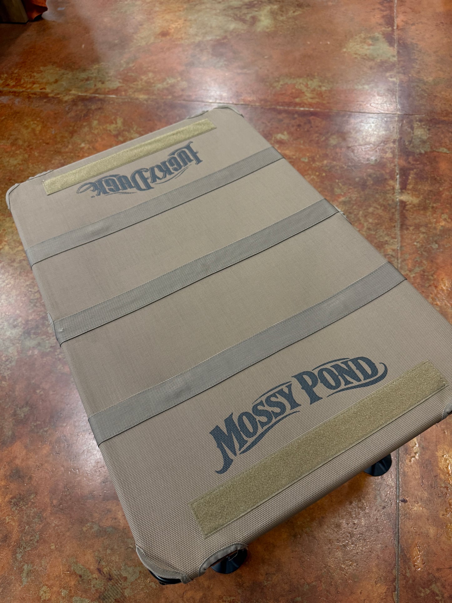 Lucky Duck x Mossy Pond HexStand